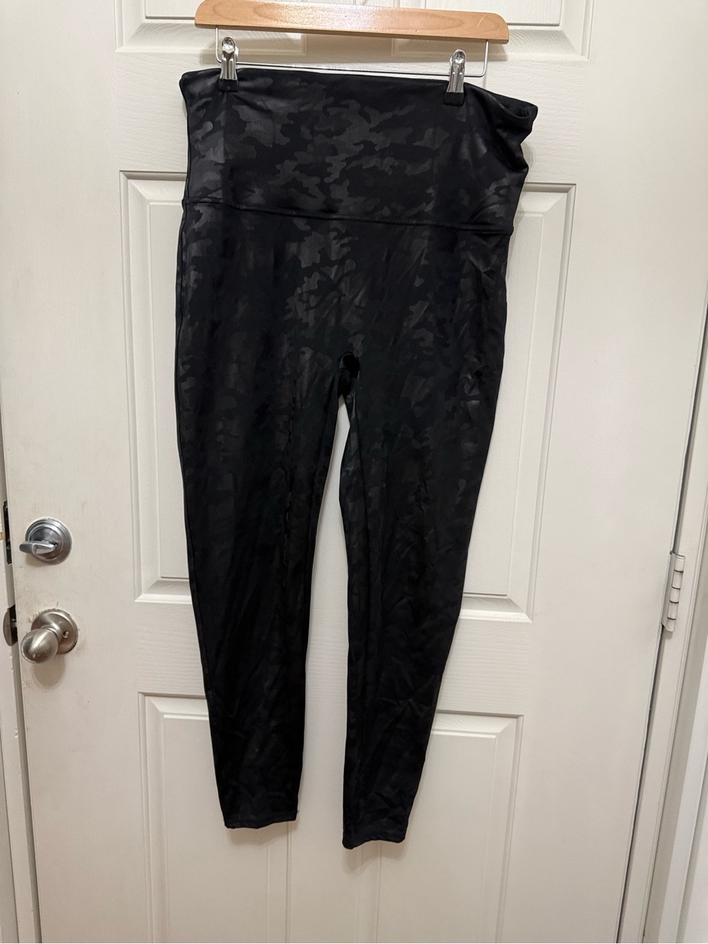 SPANX Black Subtle Camo High-Waist Leggings